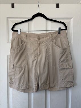 Columbia Beige Women's Cargo Shorts - Omniwick Summer Utility Shorts Size 14